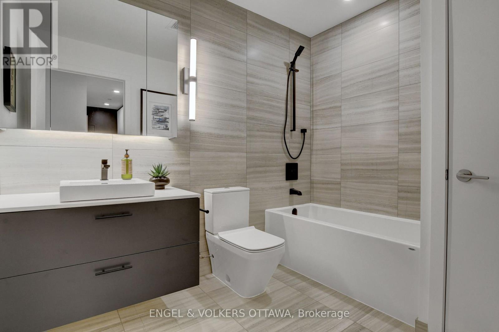 217 - 10 James Street