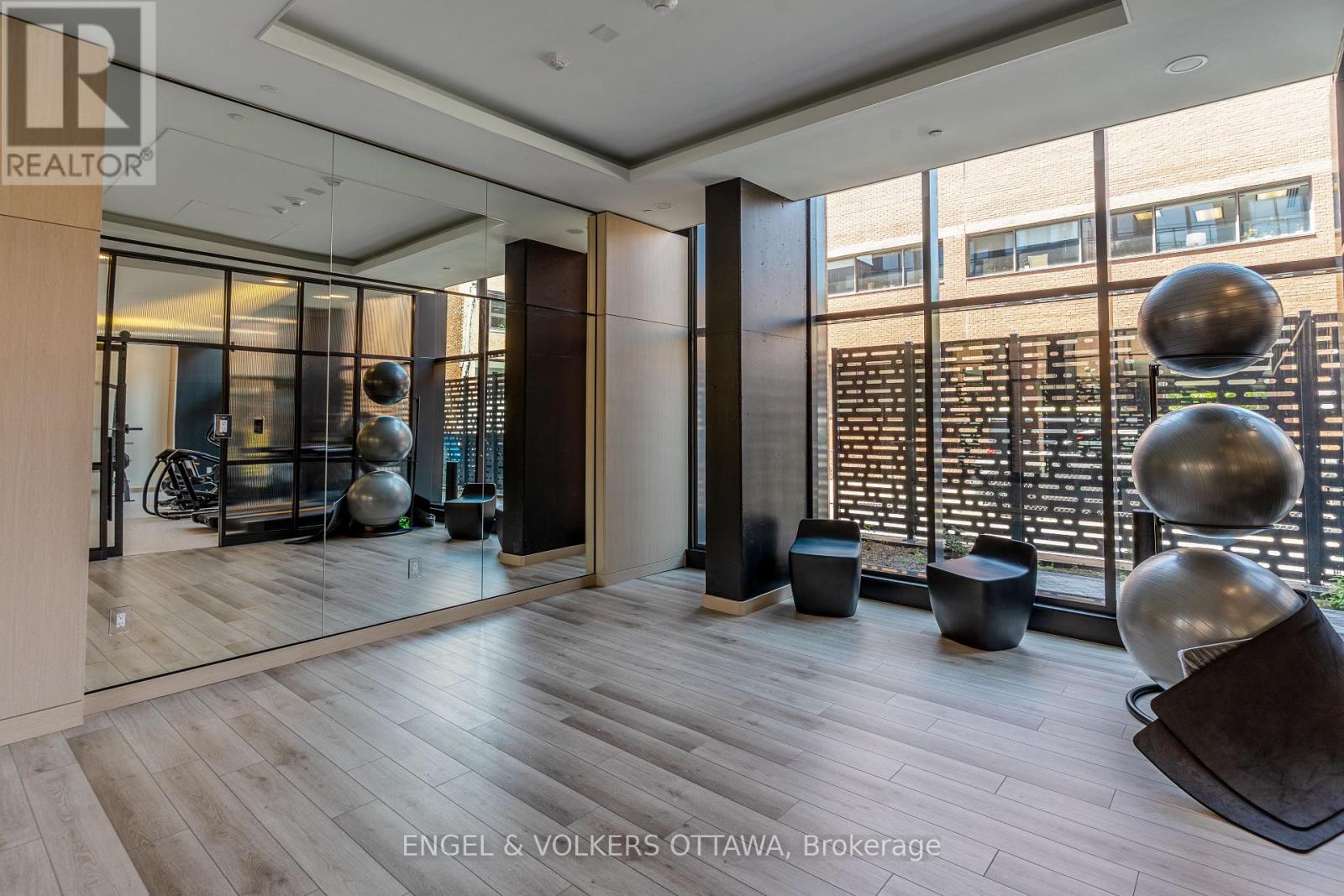 217 - 10 James Street