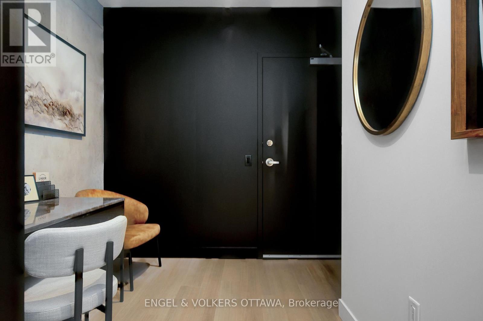 217 - 10 James Street