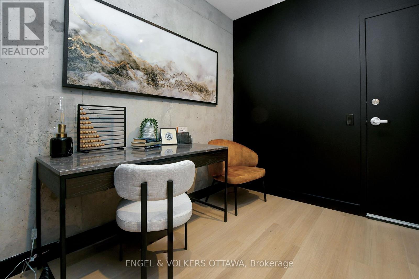 217 - 10 James Street