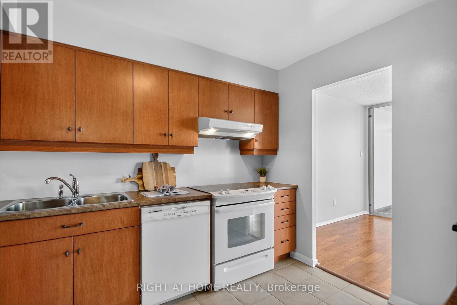 808 - 2759 Carousel Crescent