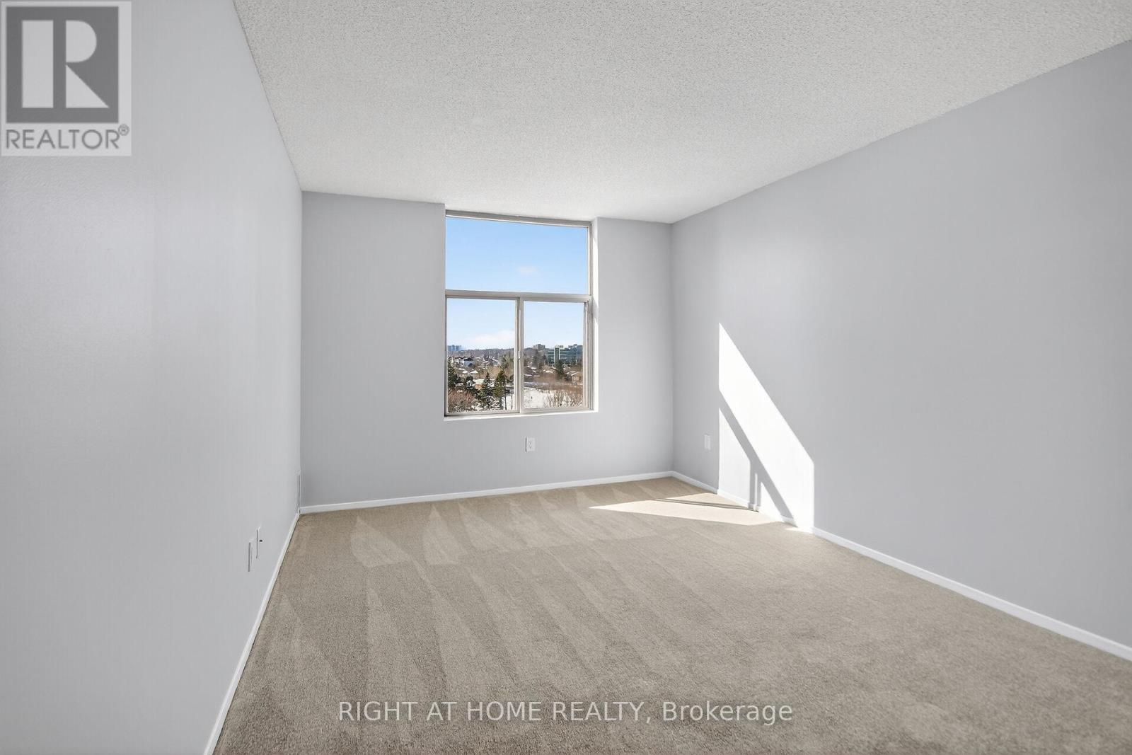 808 - 2759 Carousel Crescent