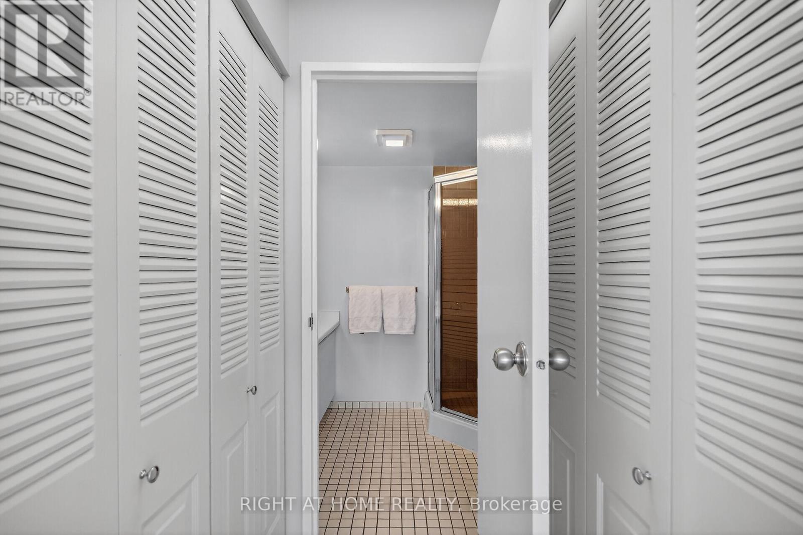 808 - 2759 Carousel Crescent