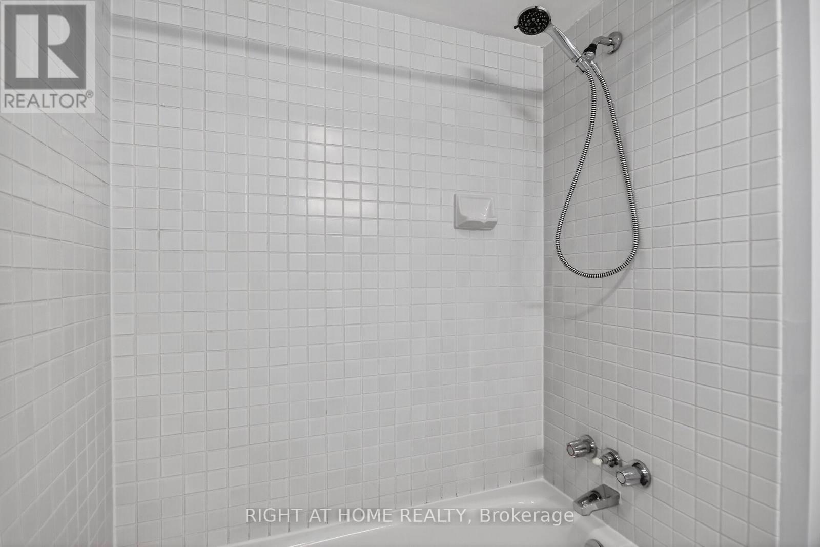 808 - 2759 Carousel Crescent