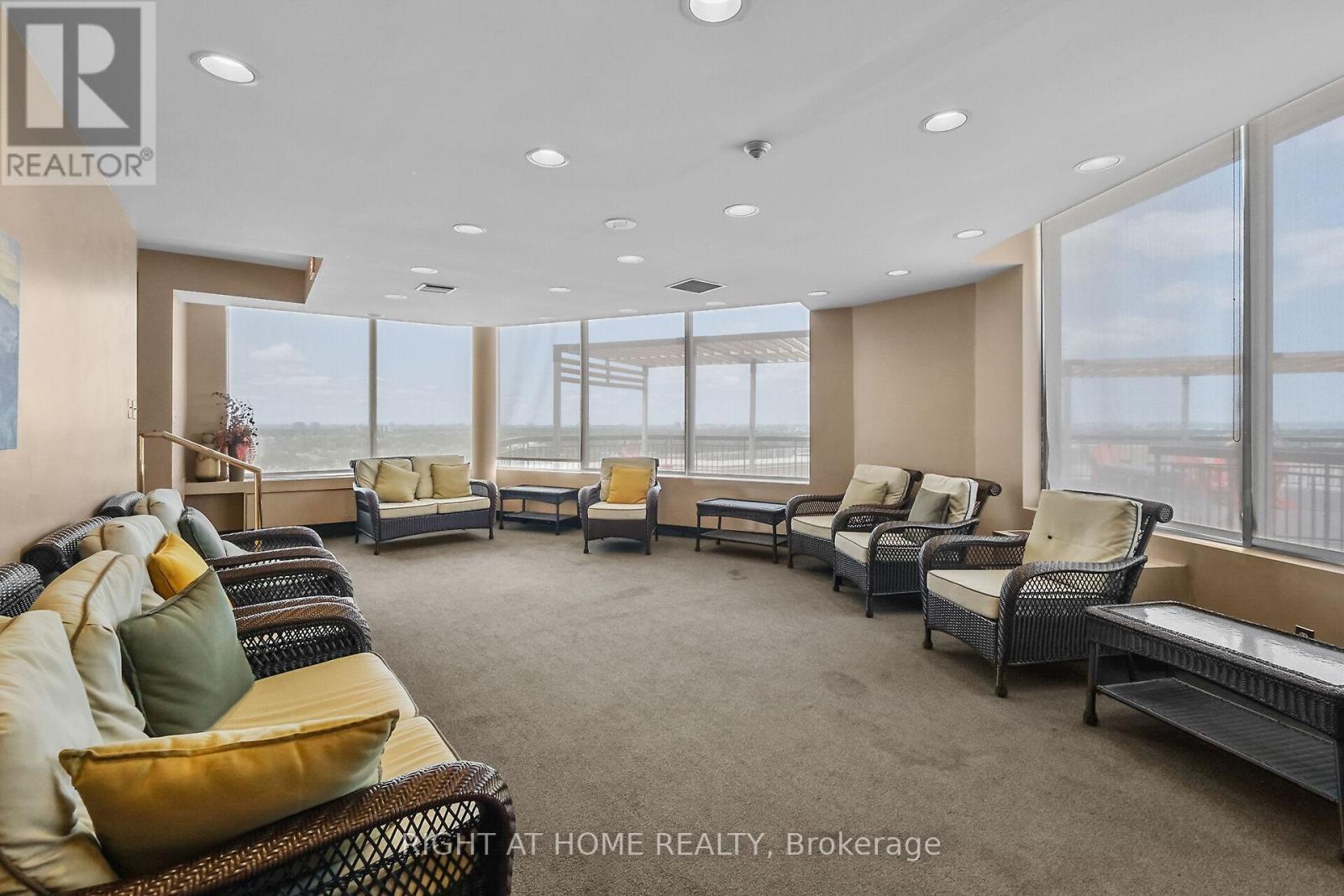 808 - 2759 Carousel Crescent