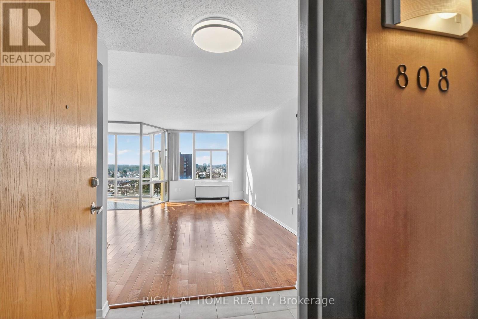 808 - 2759 Carousel Crescent