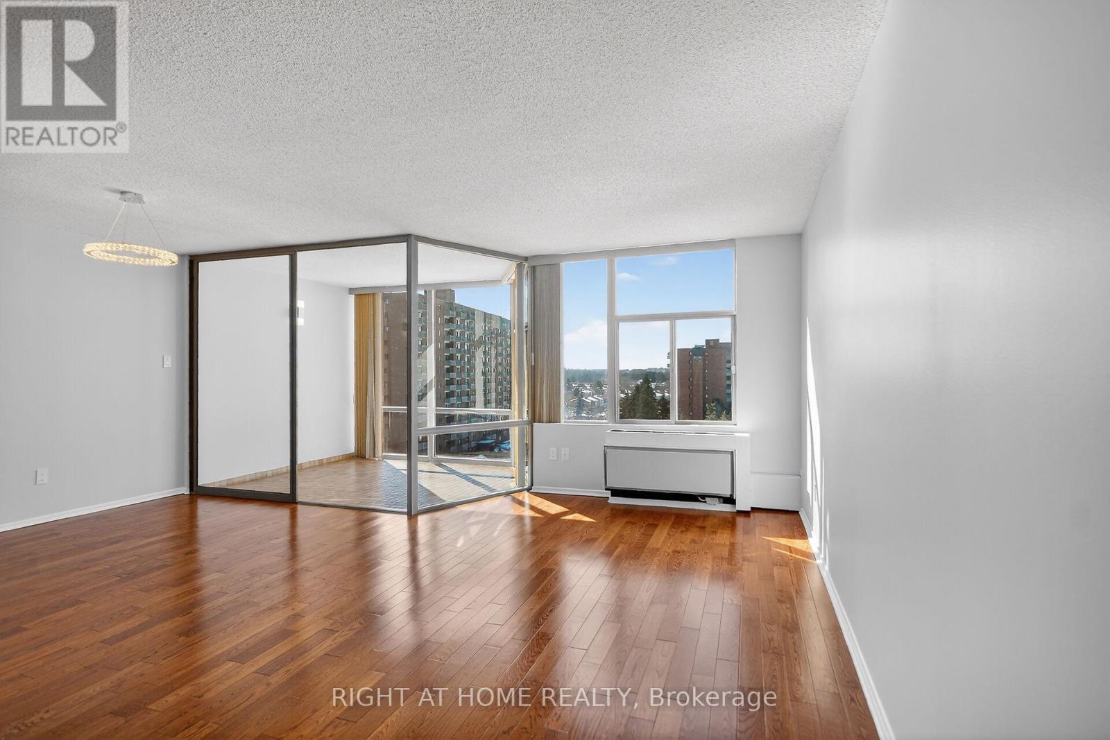 808 - 2759 Carousel Crescent