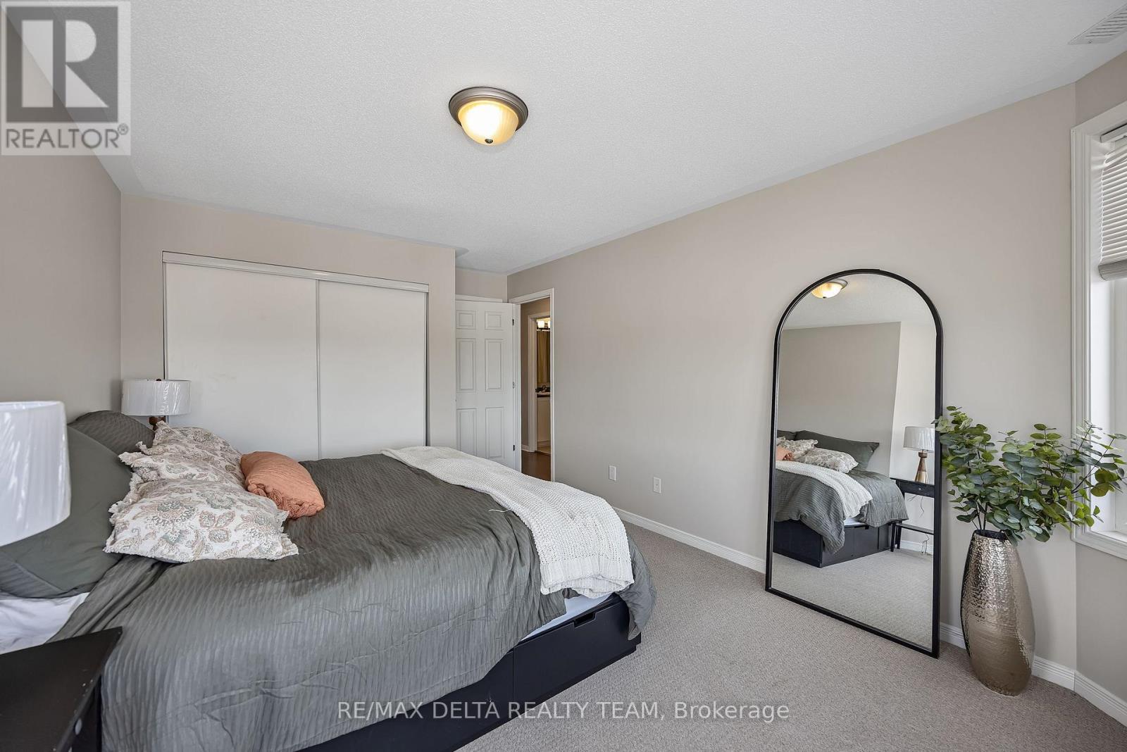 7 - 486 Via Verona Avenue