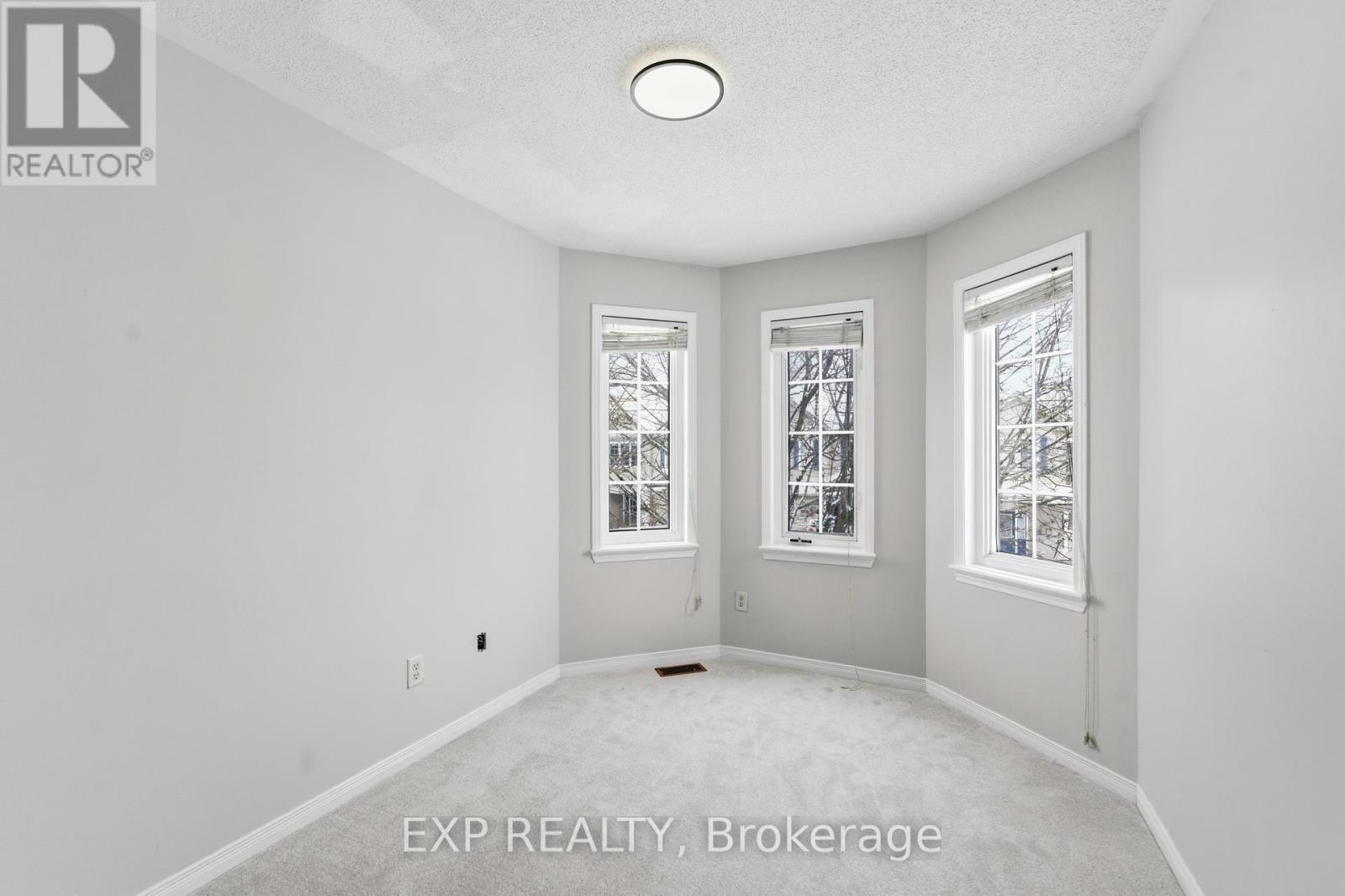 30 Fieldberry Private