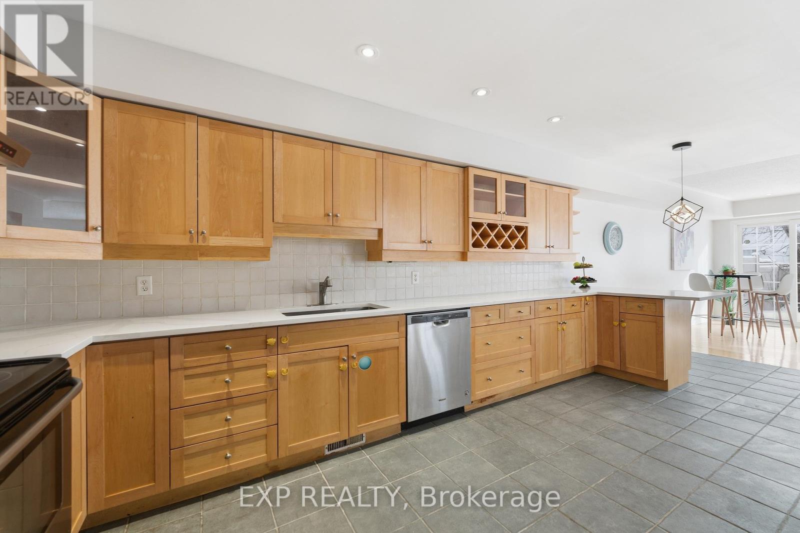 30 Fieldberry Private