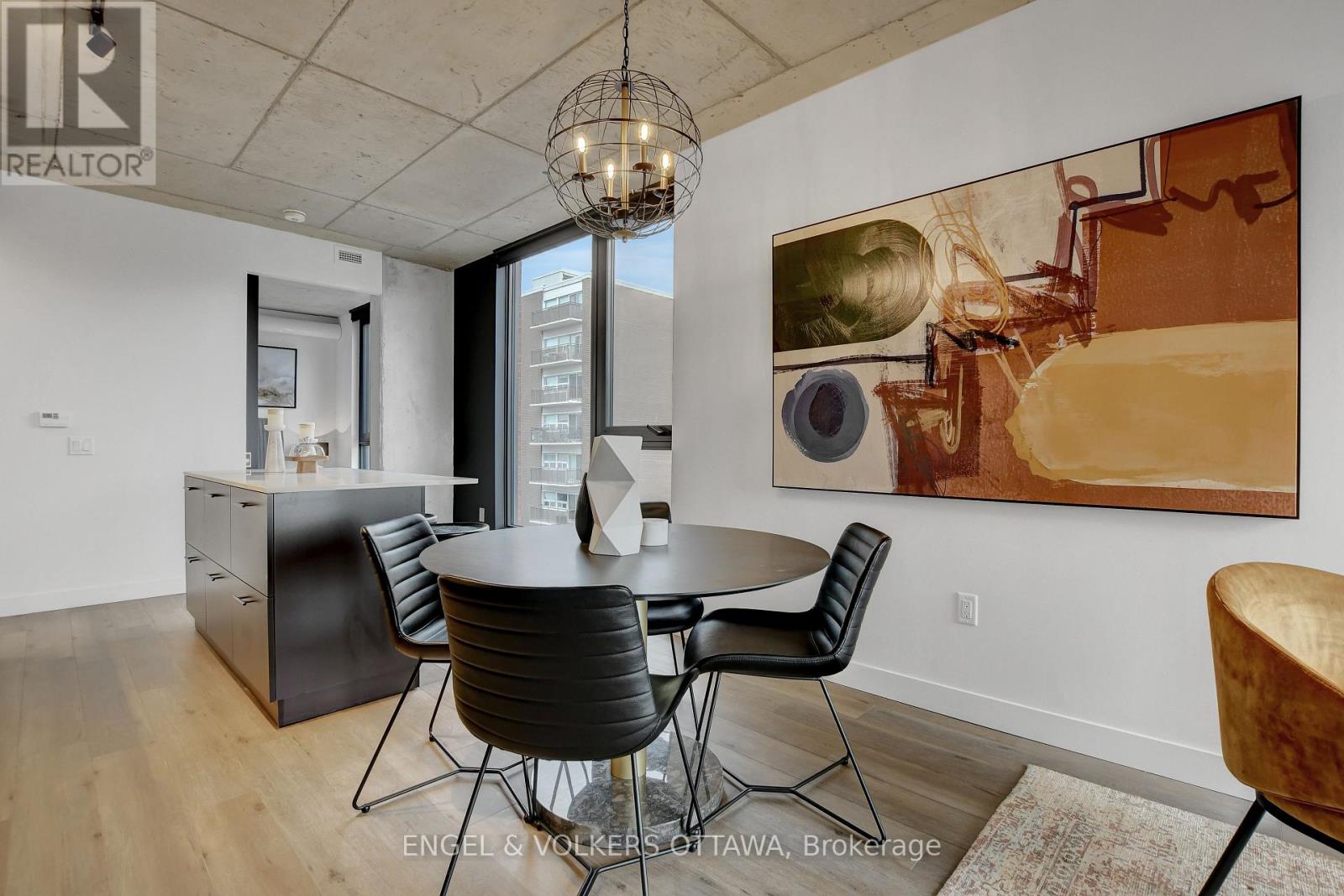 405 - 10 James Street