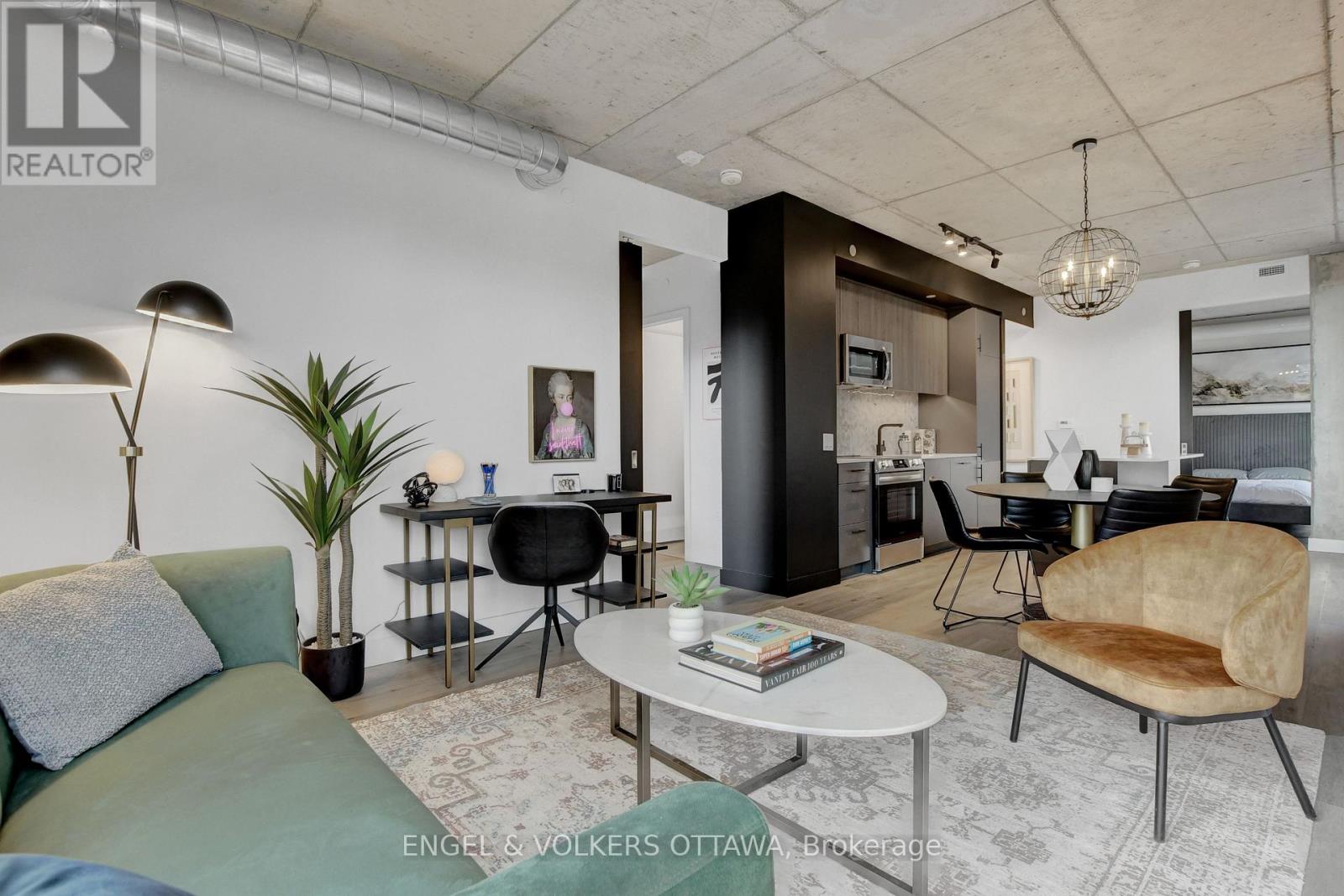 405 - 10 James Street