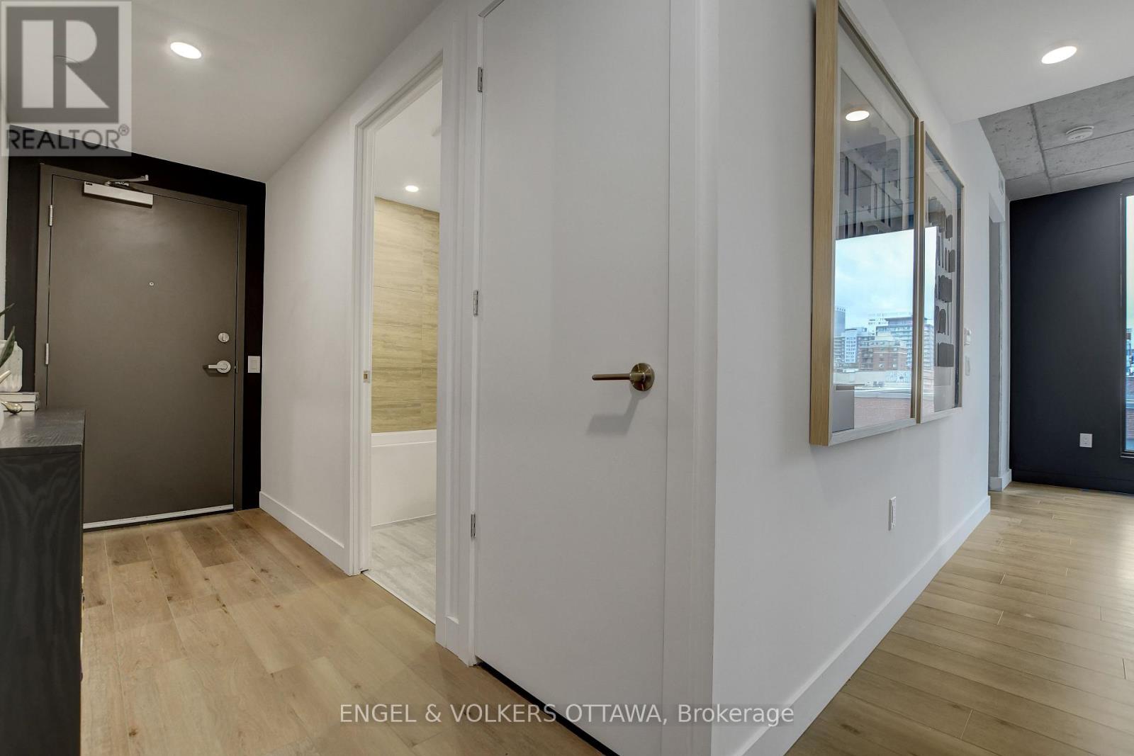 405 - 10 James Street