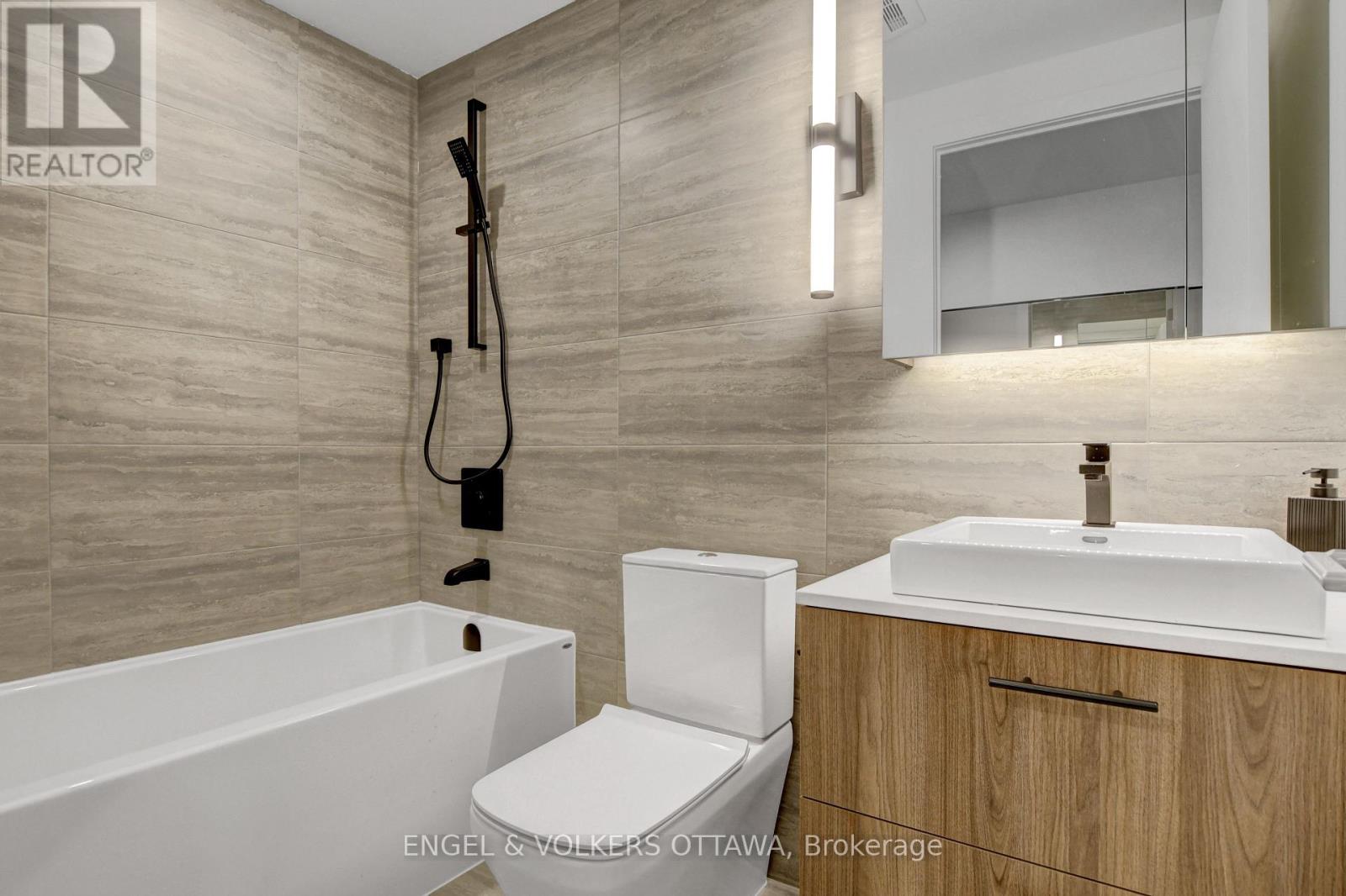 405 - 10 James Street