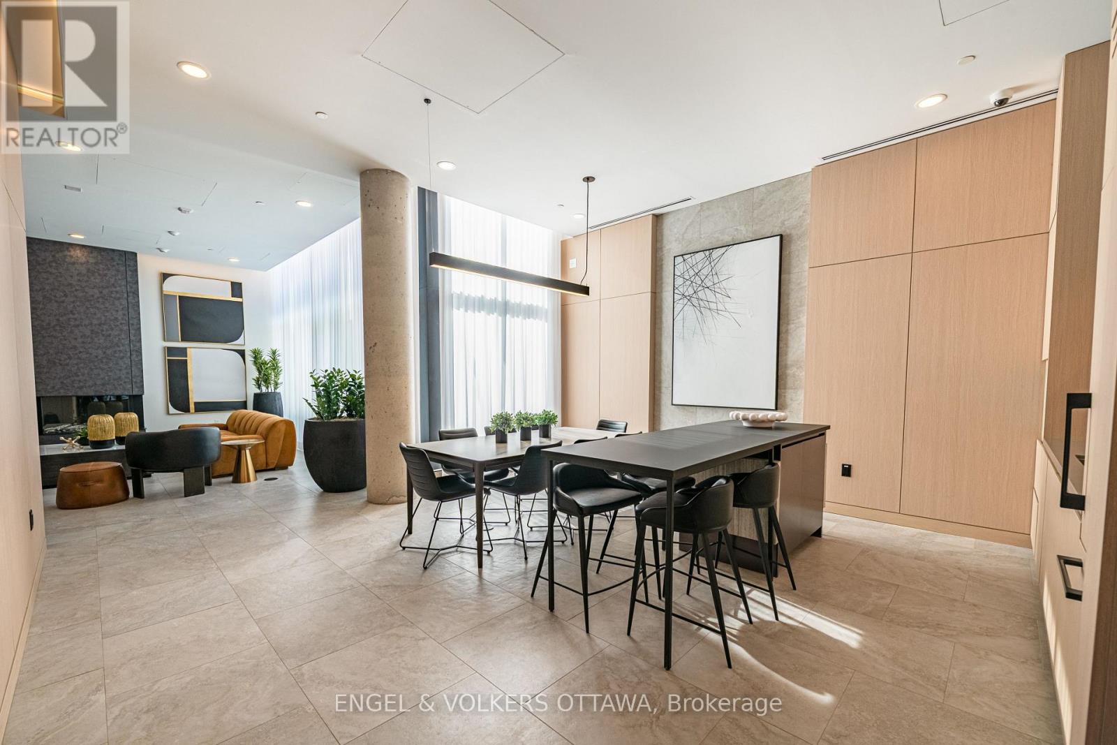 405 - 10 James Street