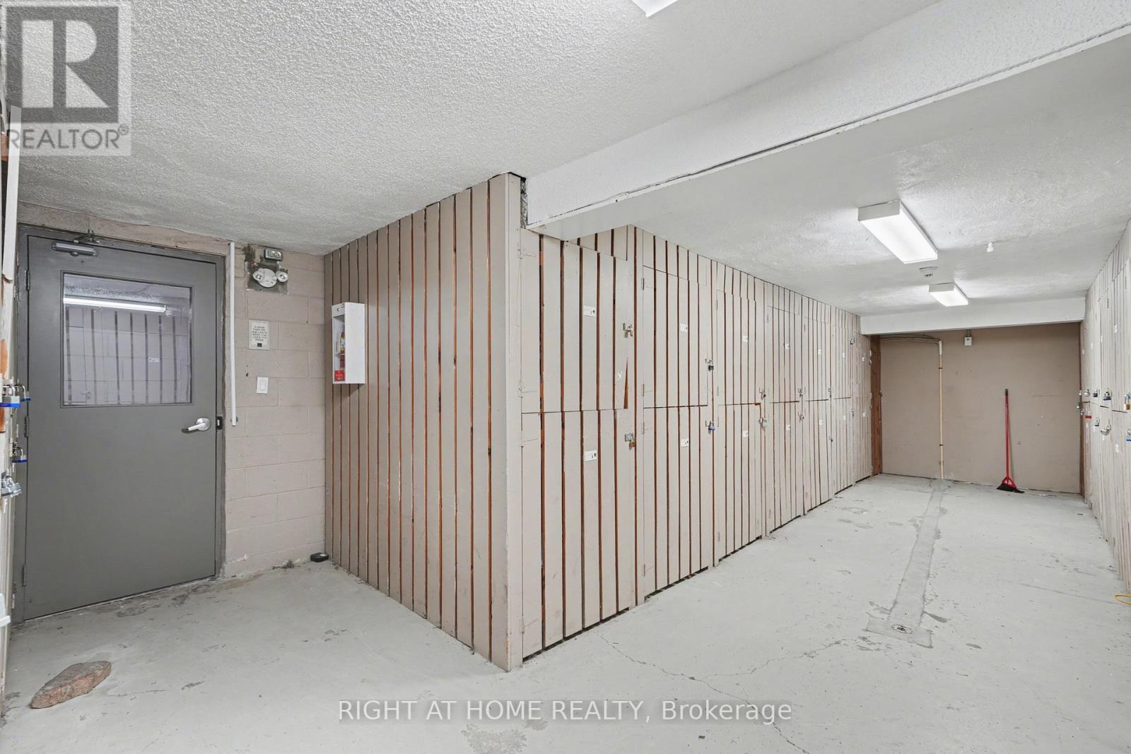 121 - 12 Corkstown Road