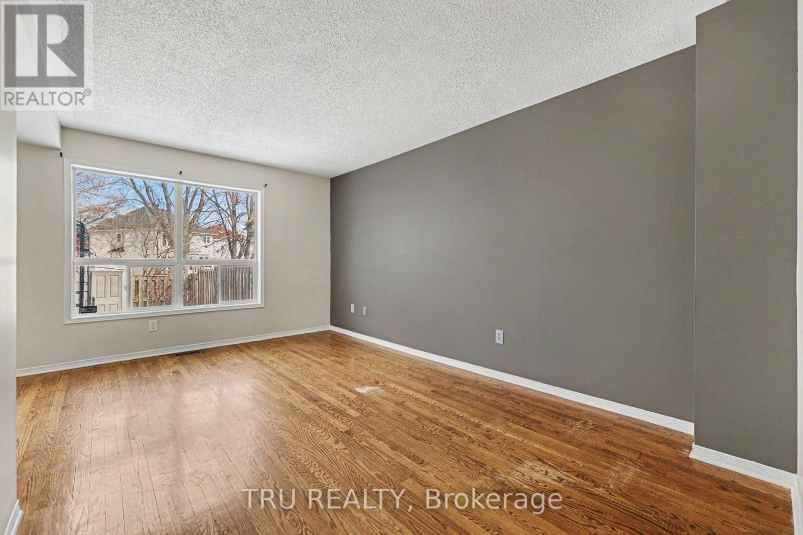 37 Daventry Crescent