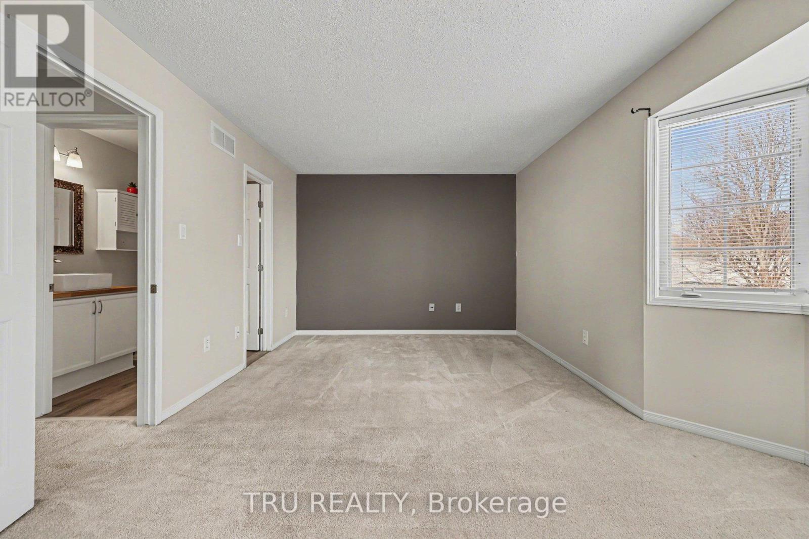 37 Daventry Crescent