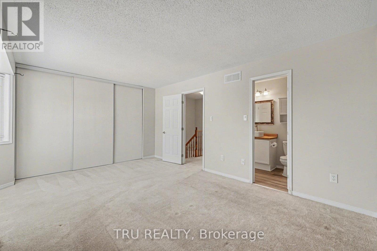 37 Daventry Crescent