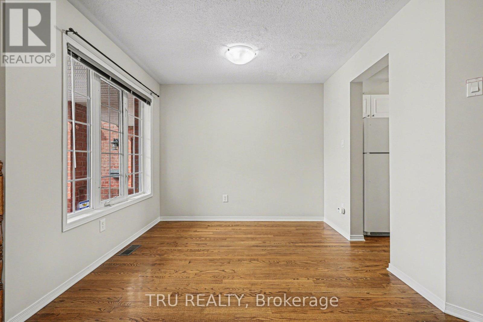 37 Daventry Crescent