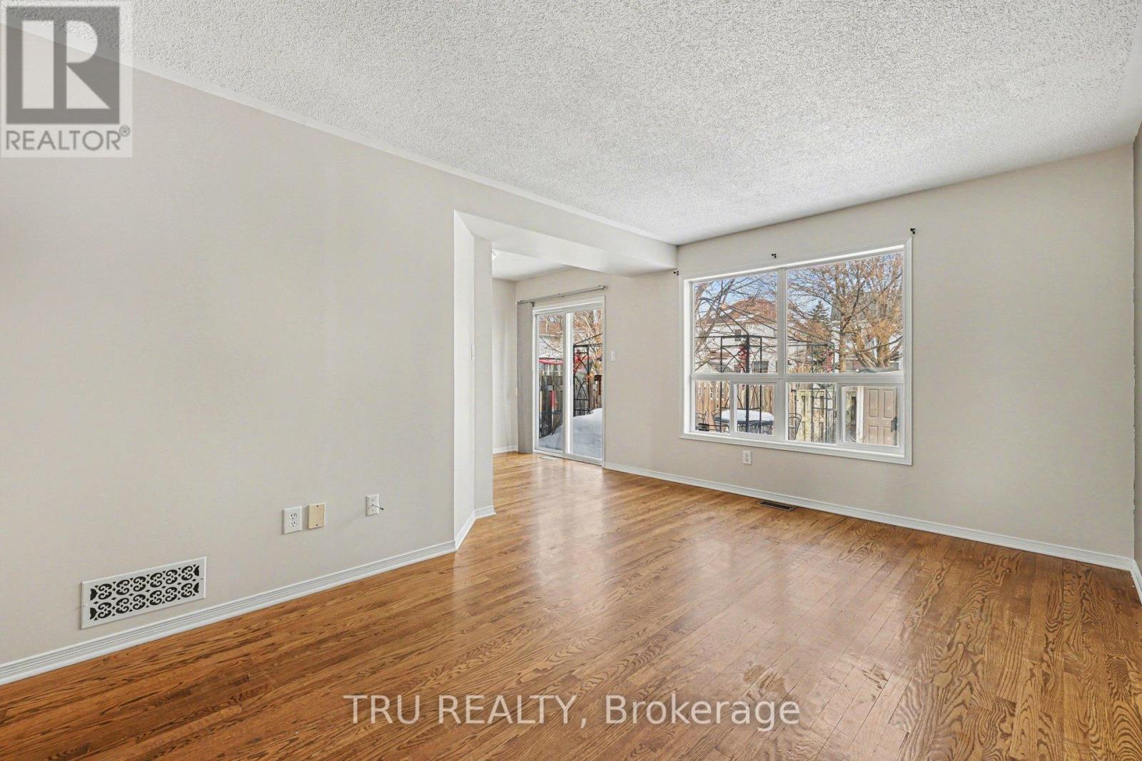 37 Daventry Crescent