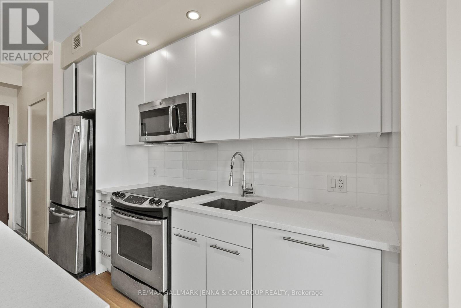 611 - 88 Richmond Road