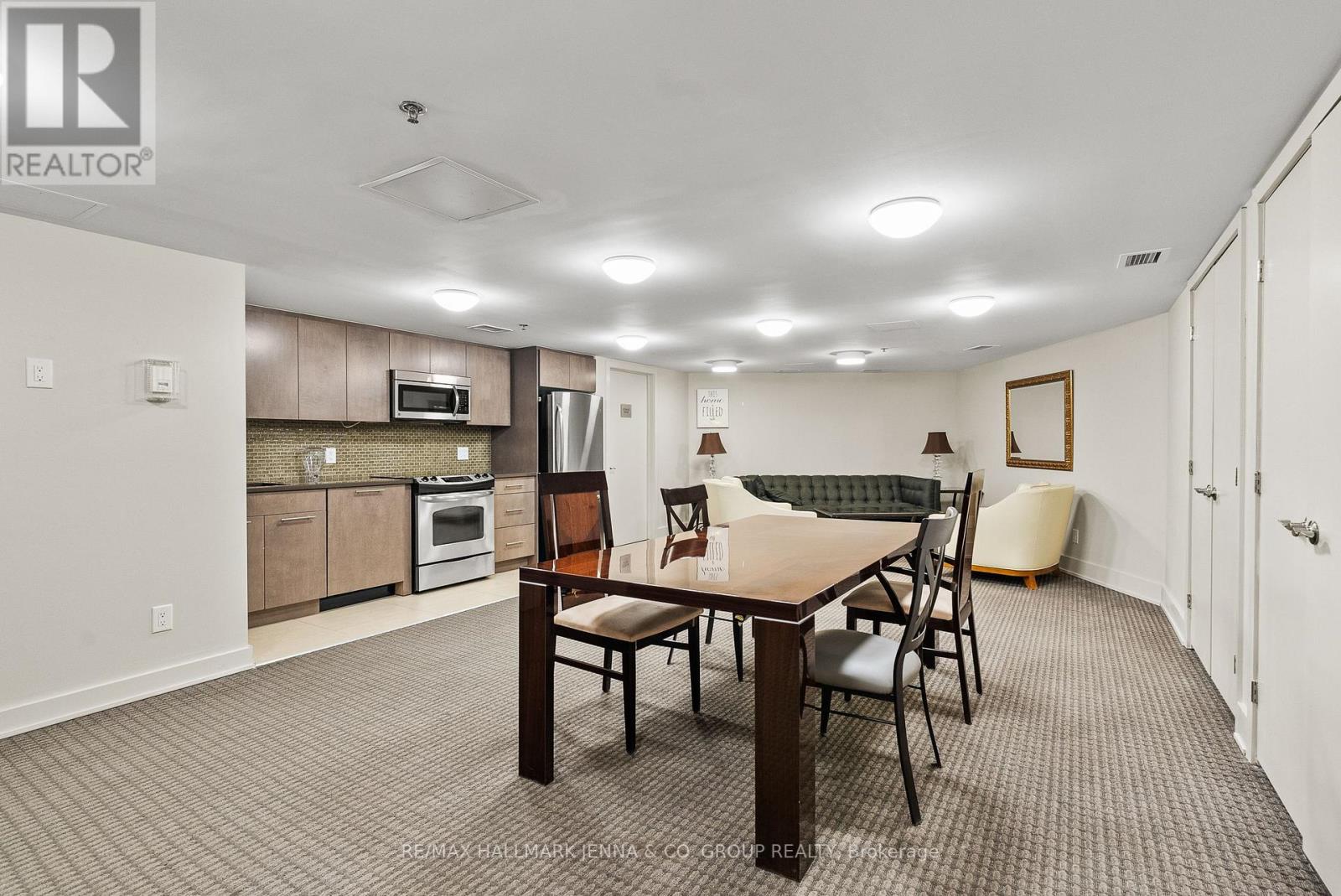 611 - 88 Richmond Road