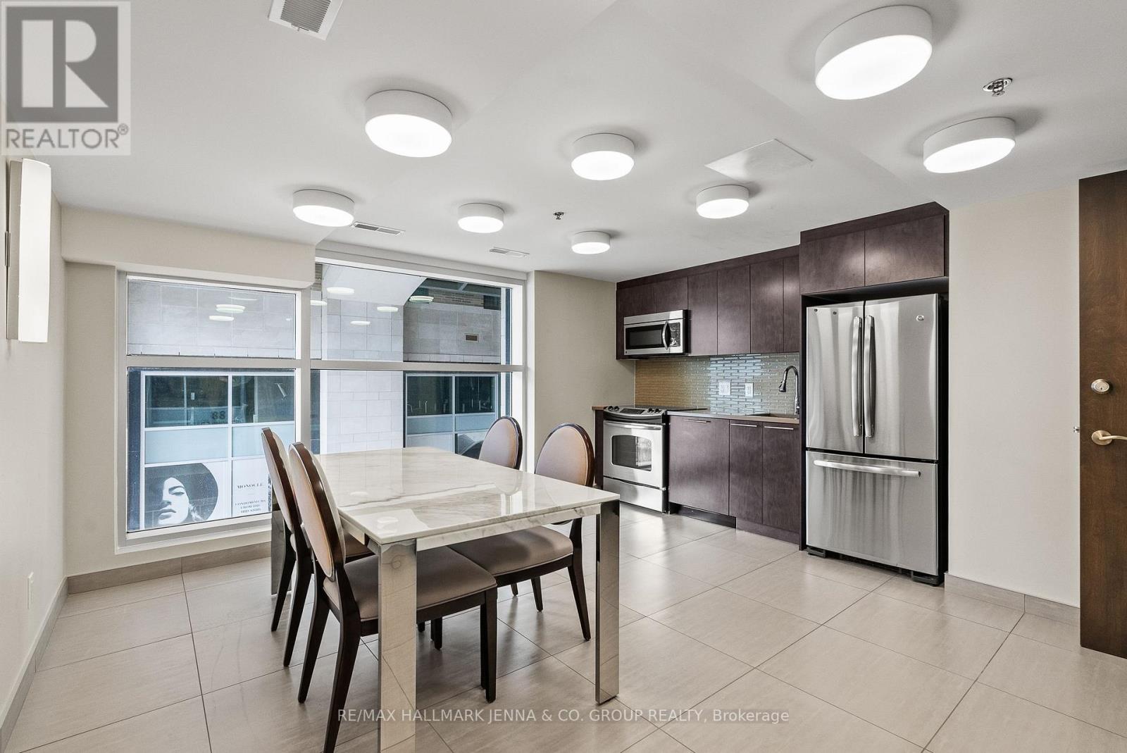 611 - 88 Richmond Road