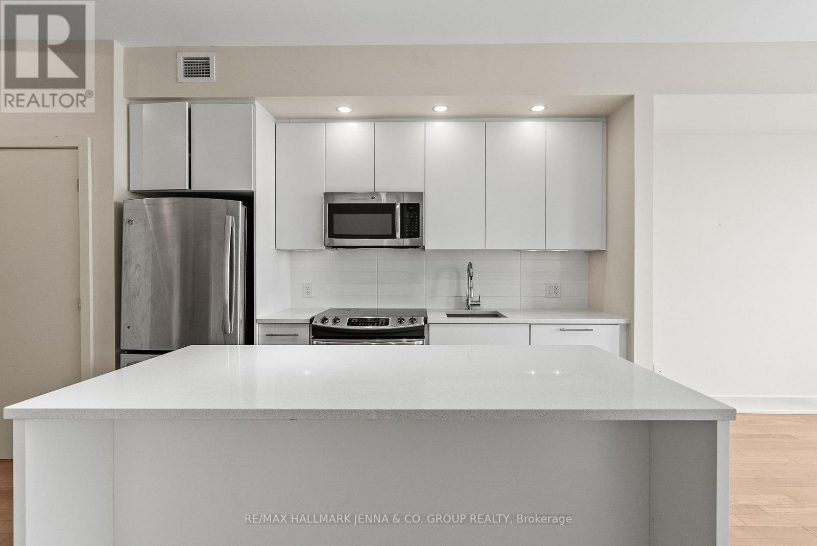 611 - 88 Richmond Road