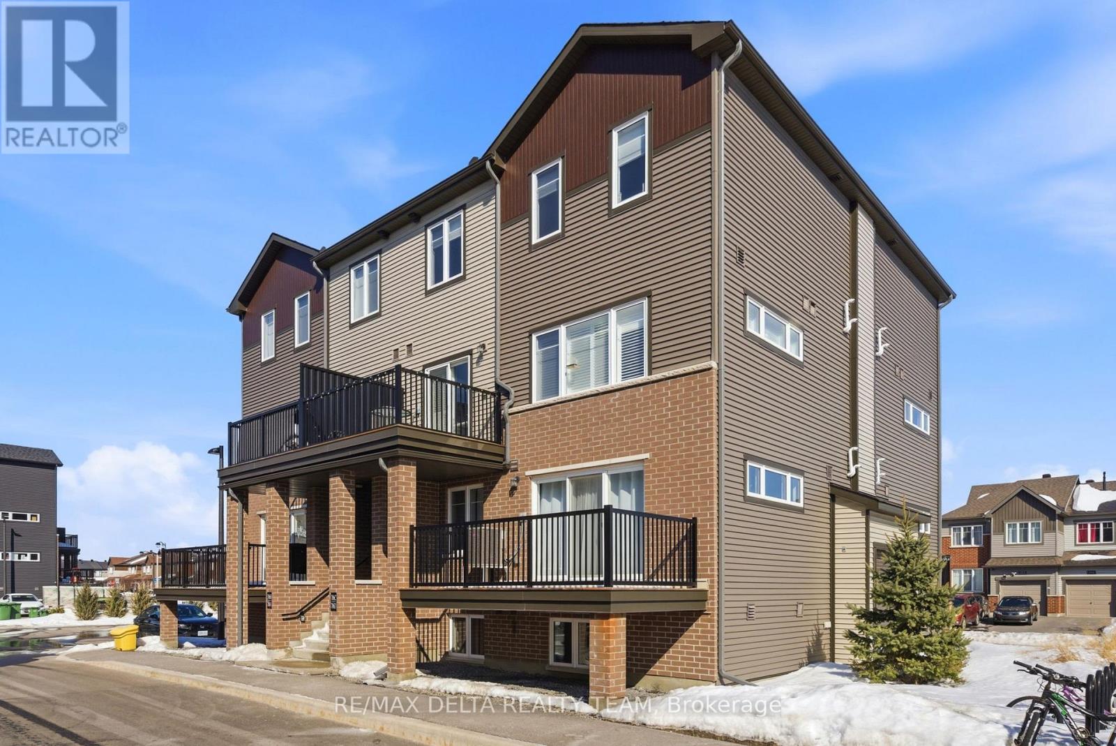 A - 706 Amberwing Private