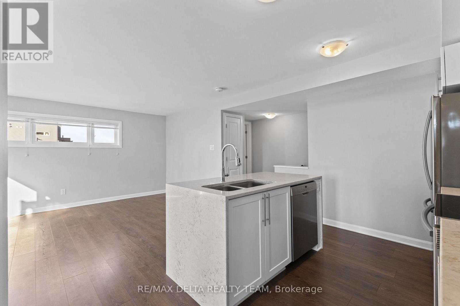 A - 706 Amberwing Private