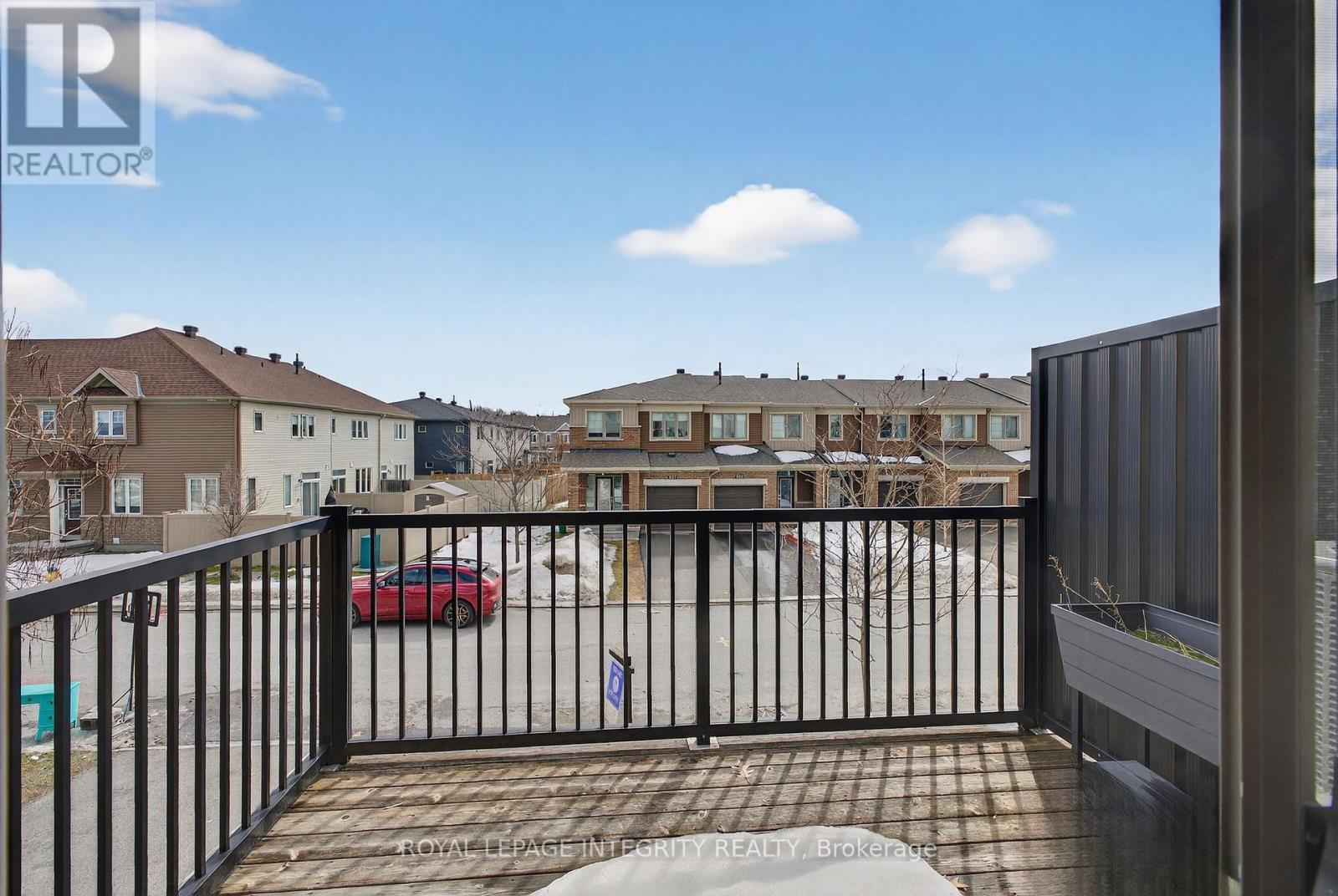 630 Lauraleaf Crescent