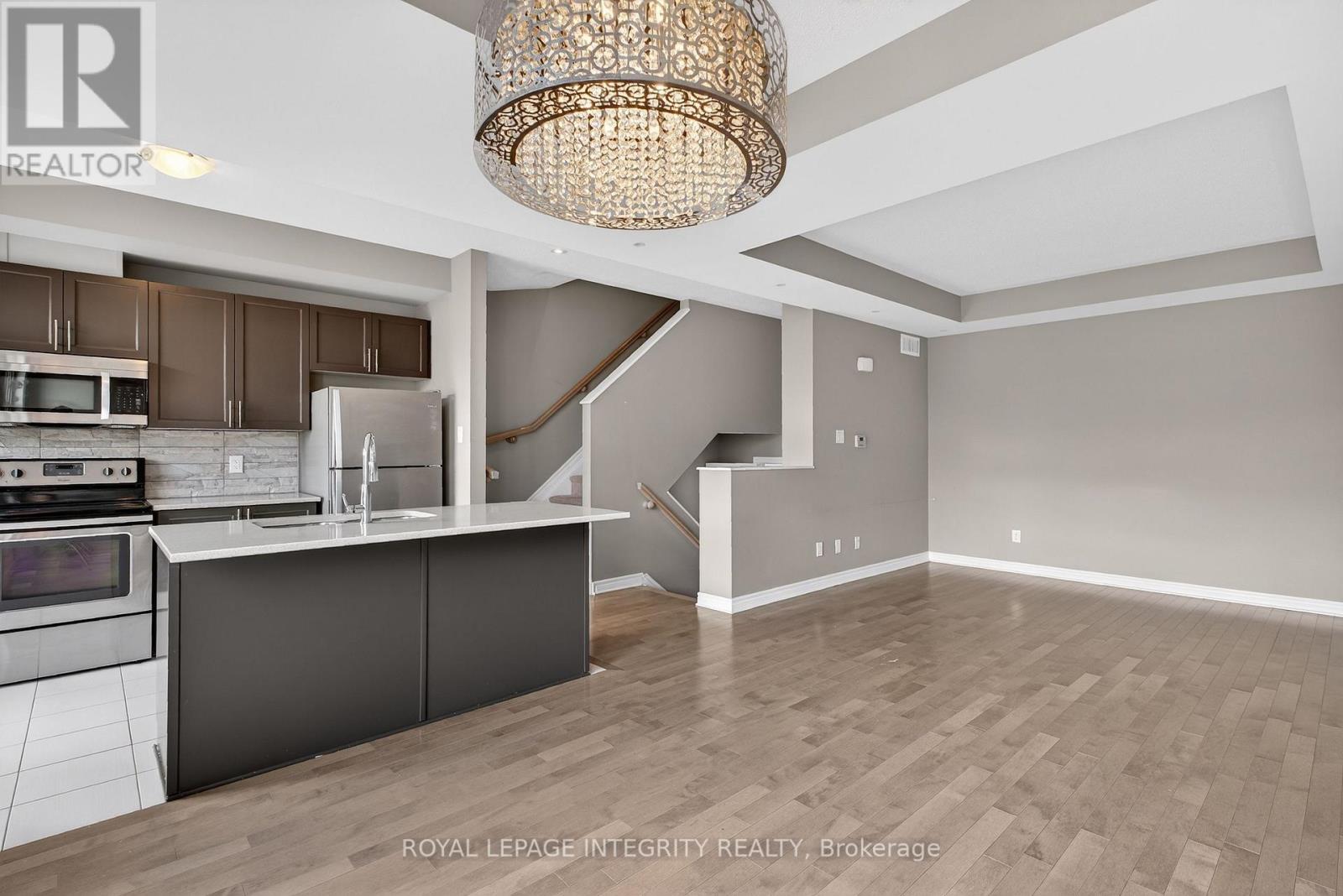 630 Lauraleaf Crescent