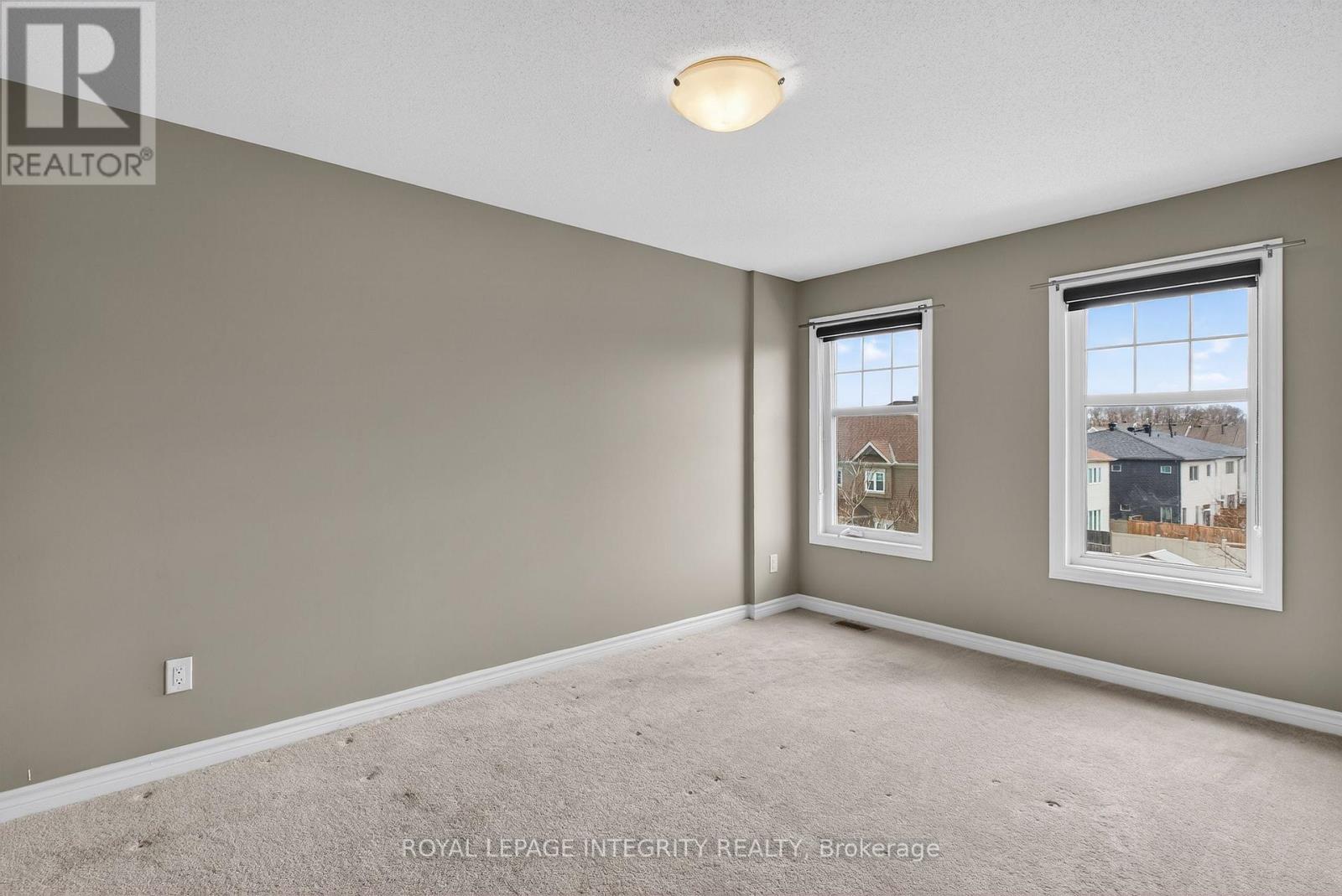 630 Lauraleaf Crescent