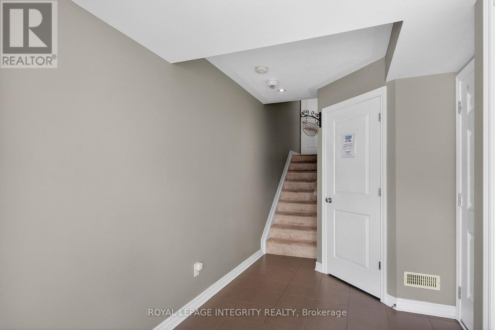 630 Lauraleaf Crescent