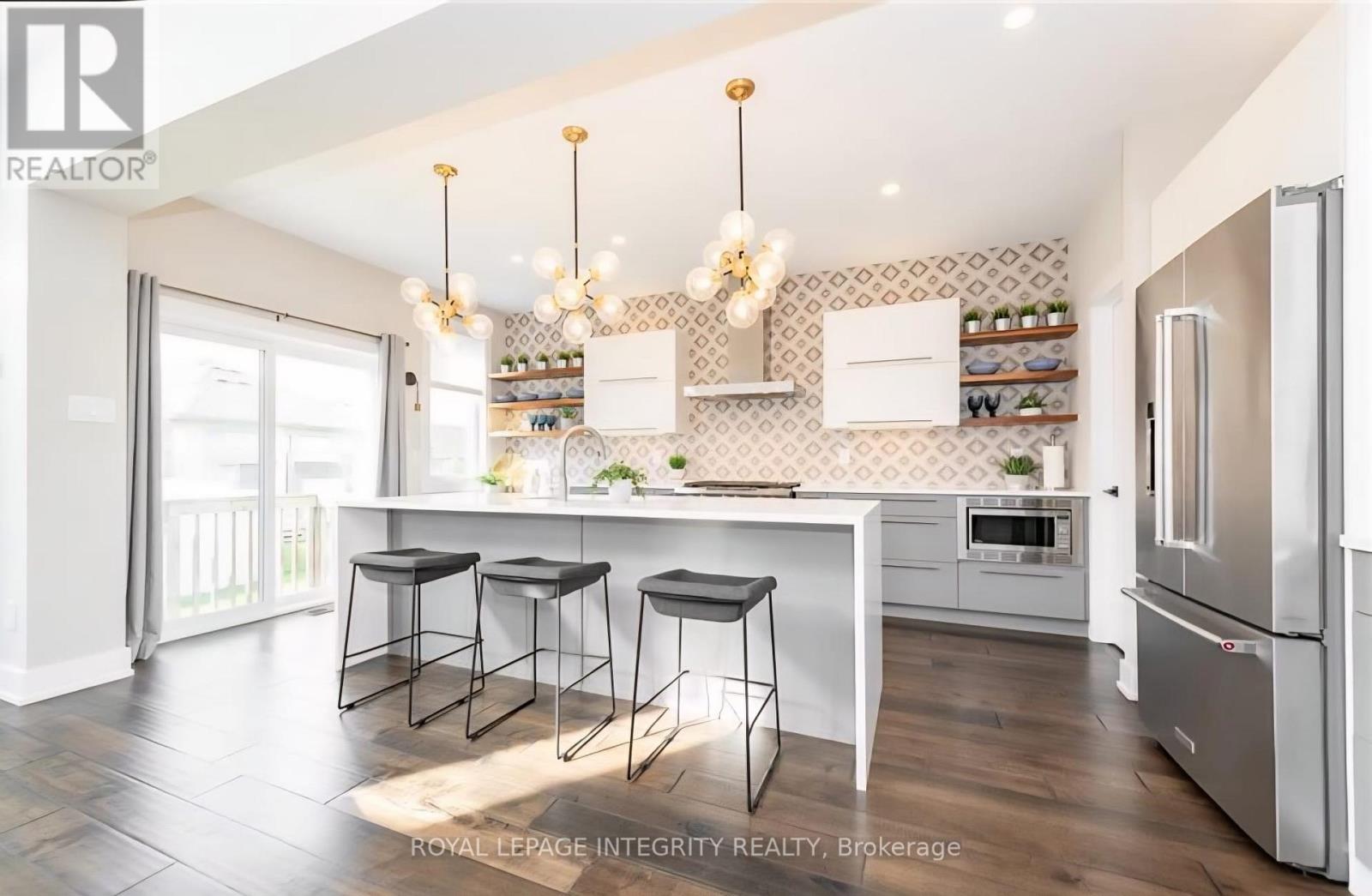 332 Haliburton Heights S