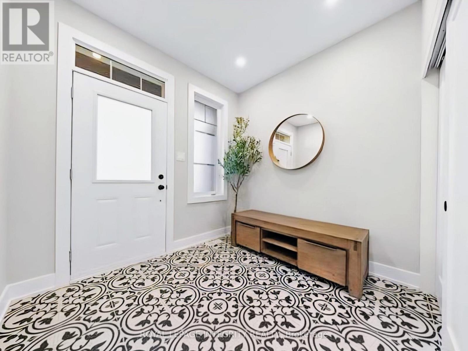 332 Haliburton Heights S