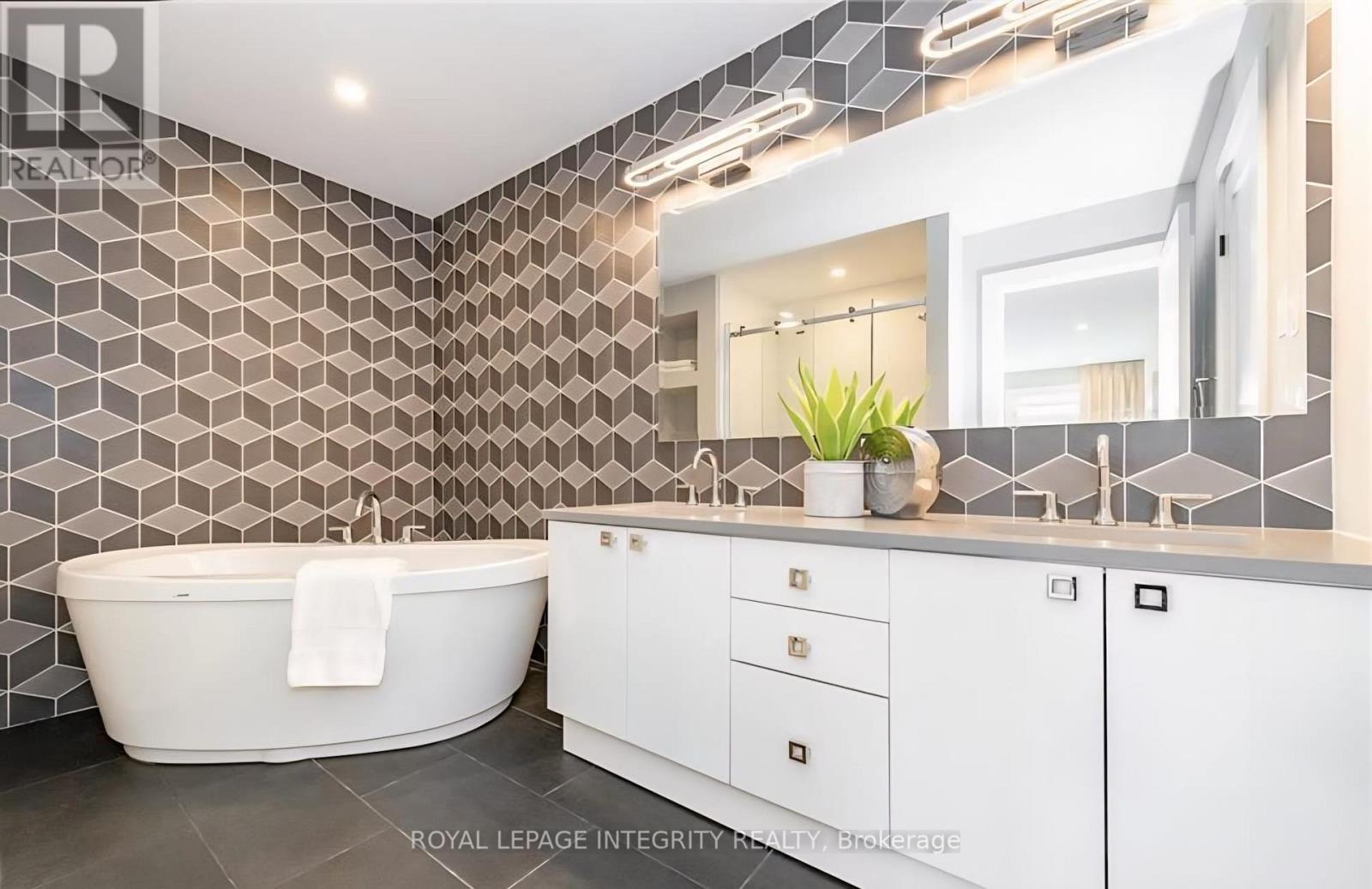 332 Haliburton Heights S