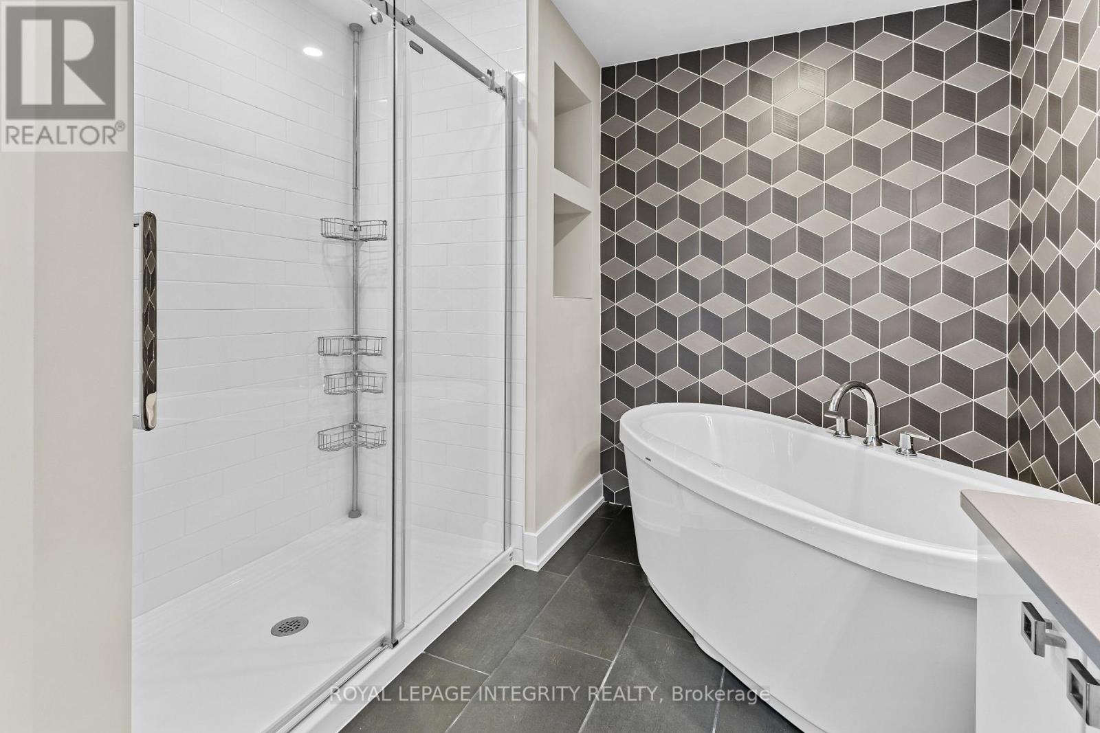 332 Haliburton Heights S