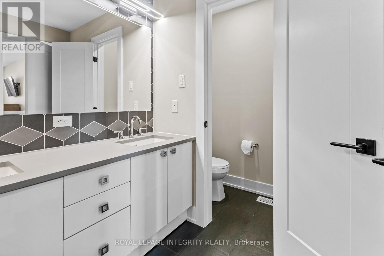 332 Haliburton Heights S