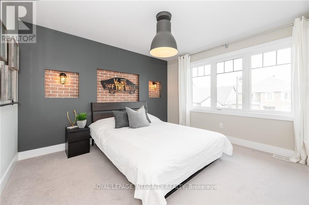 332 Haliburton Heights S