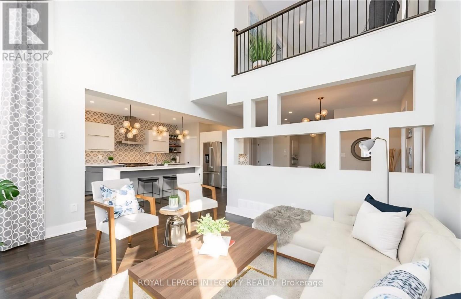 332 Haliburton Heights S