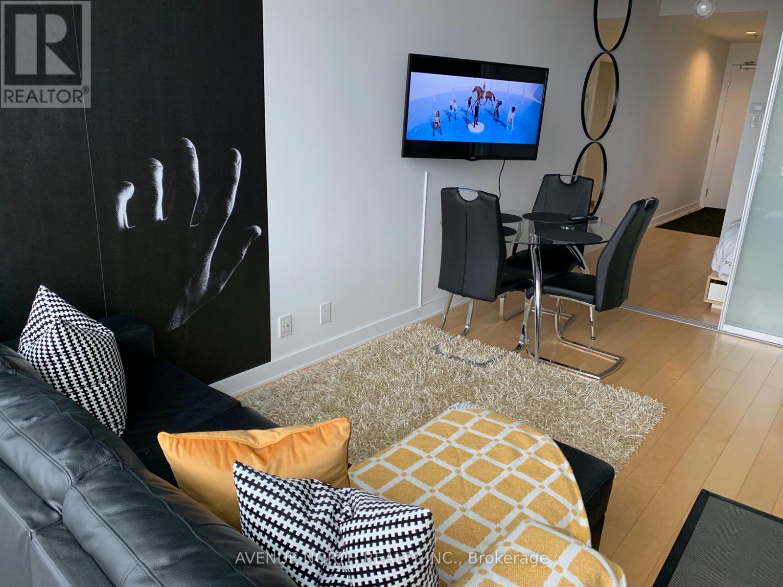 938 - 340 Mcleod Street