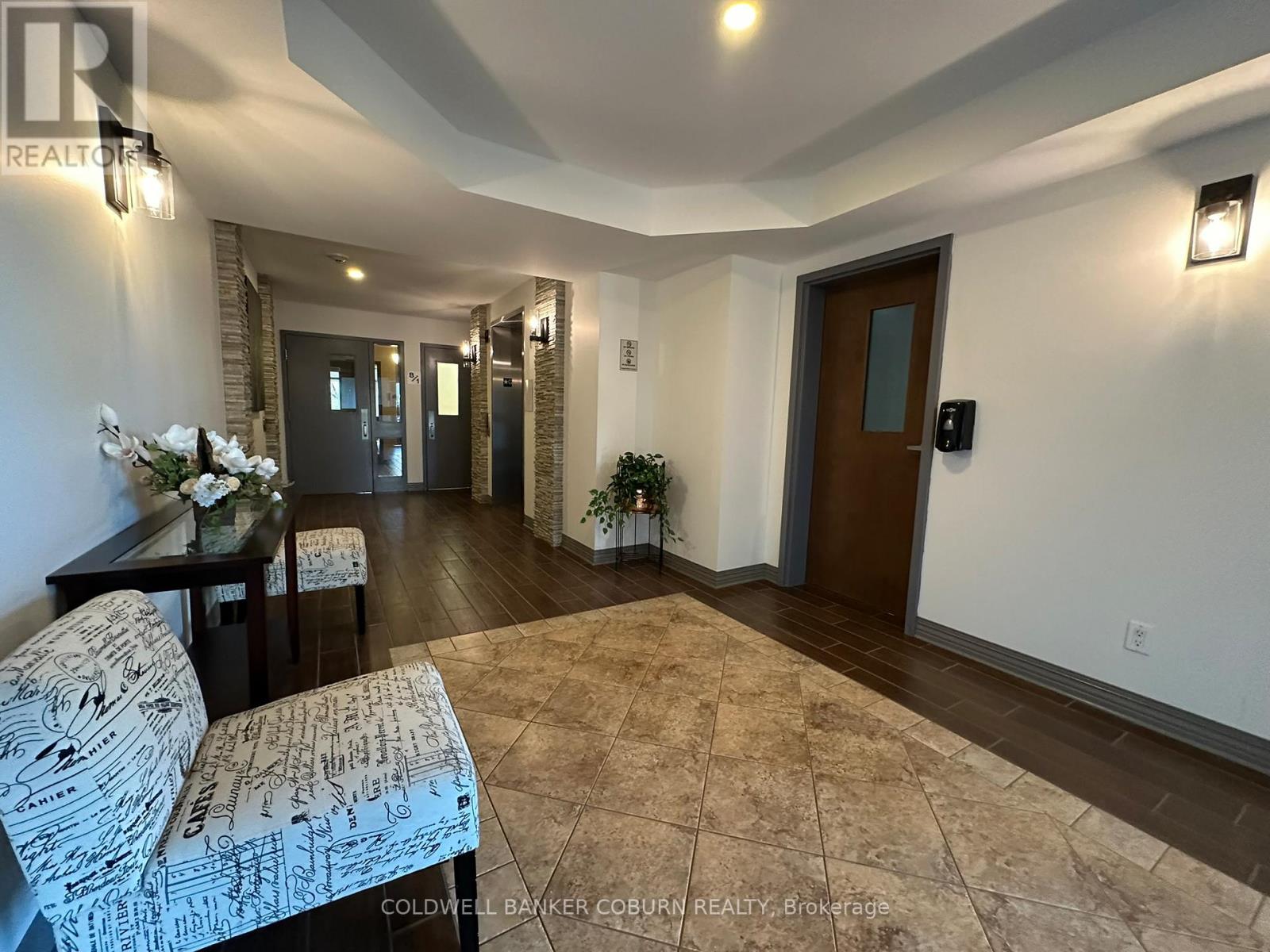 105 - 398 Van Buren Street