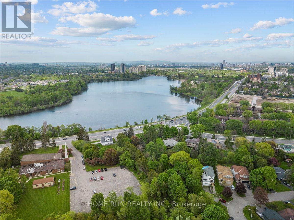 685 Farmington Avenue