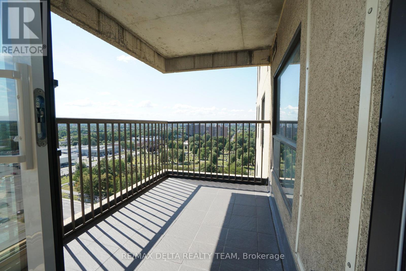 1506 - 545 St Laurent Boulevard