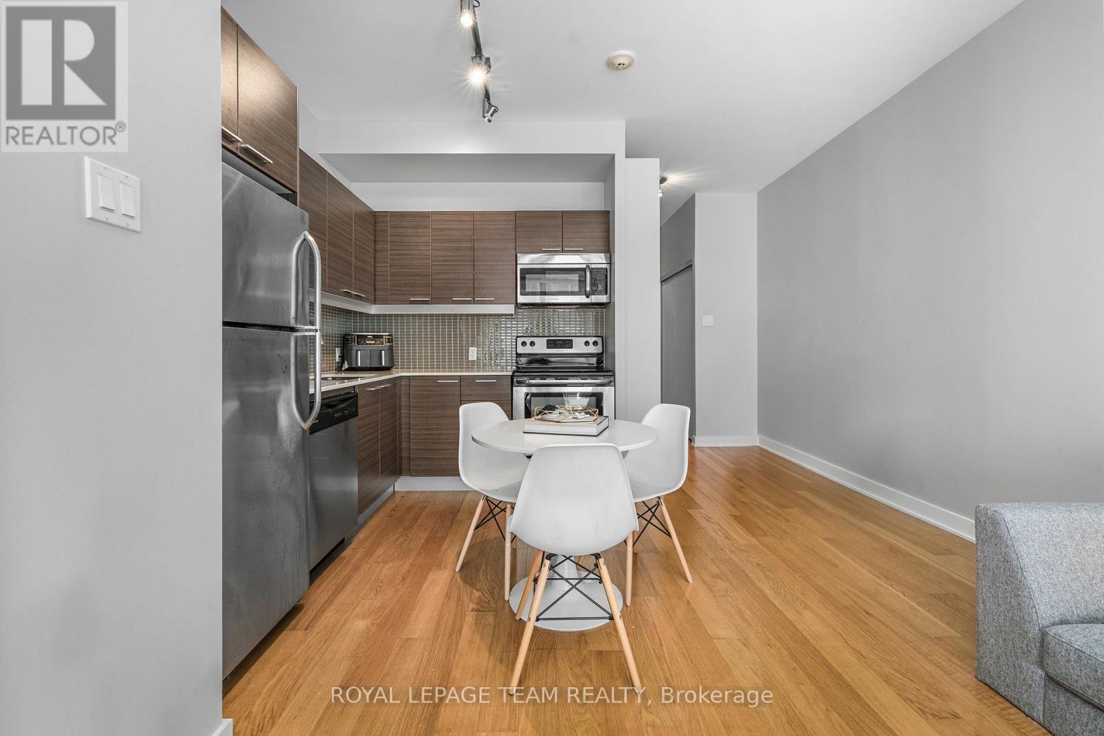 318 - 354 Gladstone Avenue