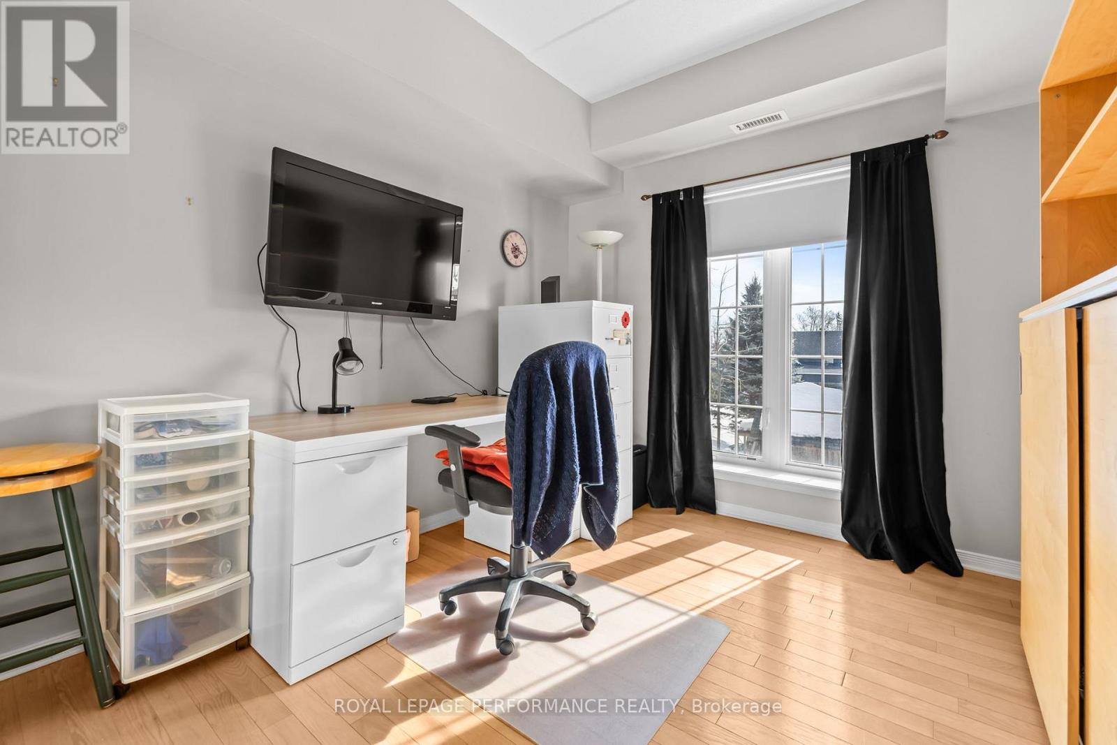 206 - 2360 Albert Street