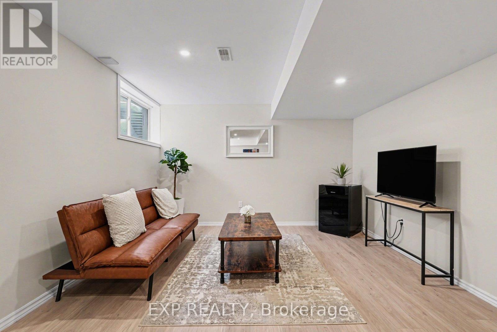 386 Andalusian Crescent