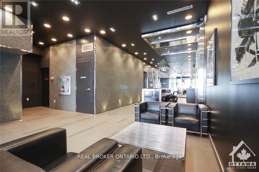 815 - 224 Lyon Street N